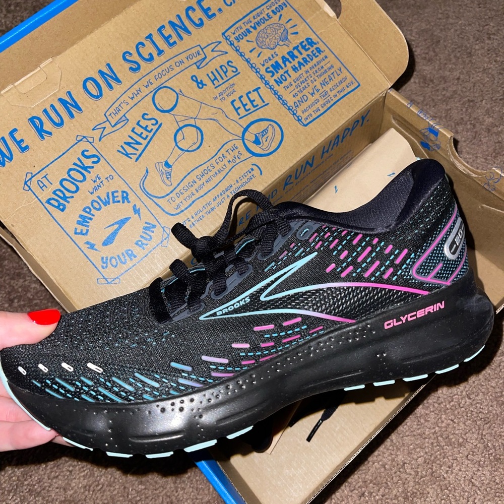 brooks glycerin running shoes